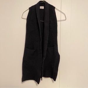 Wilfred knit vest merino wool SMALL HOLE